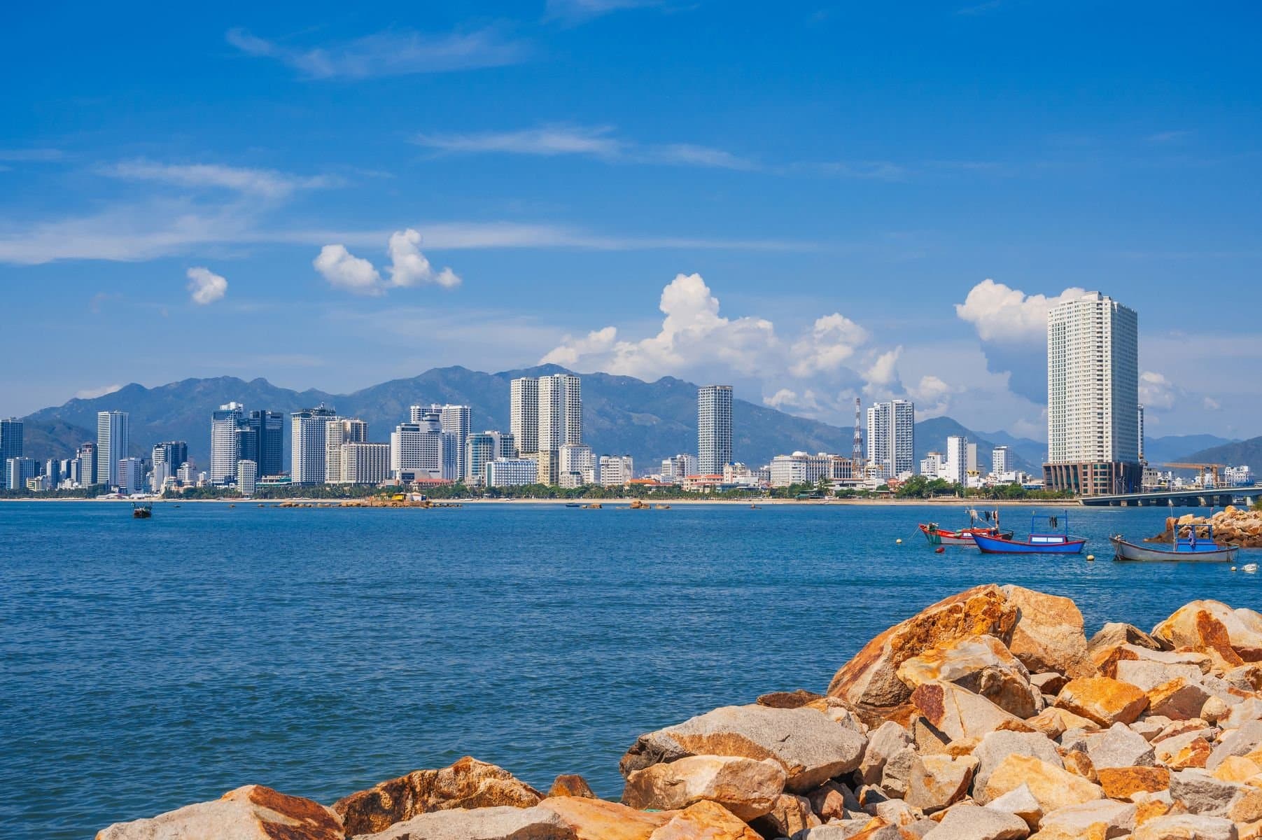 Tháp Bà Ponaga - Dốc Lết – Vega City – Marina Beach Club - Chùa Long Sơn – Viện Hải Dương Học - Làng Gốm Bàu Trúc
