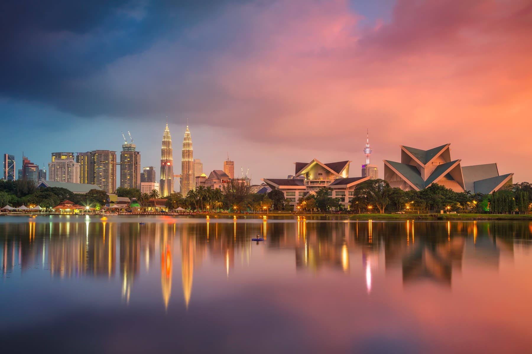 Malaysia - Singapore (Kualalumpur - Cao Nguyên Genting - Malacca - Gardens By The Bay - Flower Dome - Cloud Forest - Singapore Oceanarium - Wings Of Time)