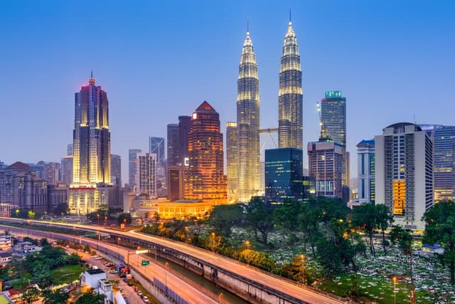 Malaysia - Singapore (Kualalumpur - Cao Nguyên Genting - Malacca - Gardens By The Bay - Flower Dome - Cloud Forest - Singapore Oceanarium - Wings Of Time)
