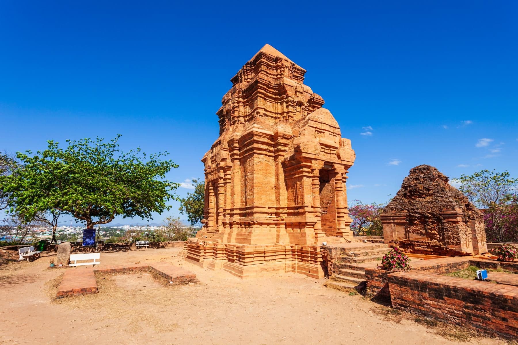 Sự Kiện Lễ Hội Ẩm Thực : Nha Trang – Chùa Long Sơn - Dốc Lết - Vega City Tháp Bà Ponaga – Làng Yến Mai Sinh