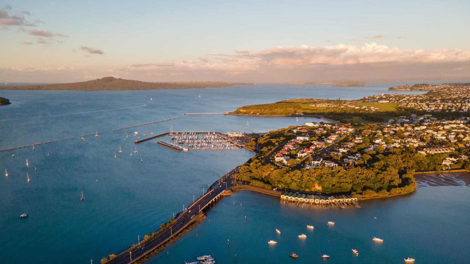 New Zealand (Auckland - Waitomo - Rotorua – Christchurch – Wanaka - Queenstown - Milford Sound - Auckland)