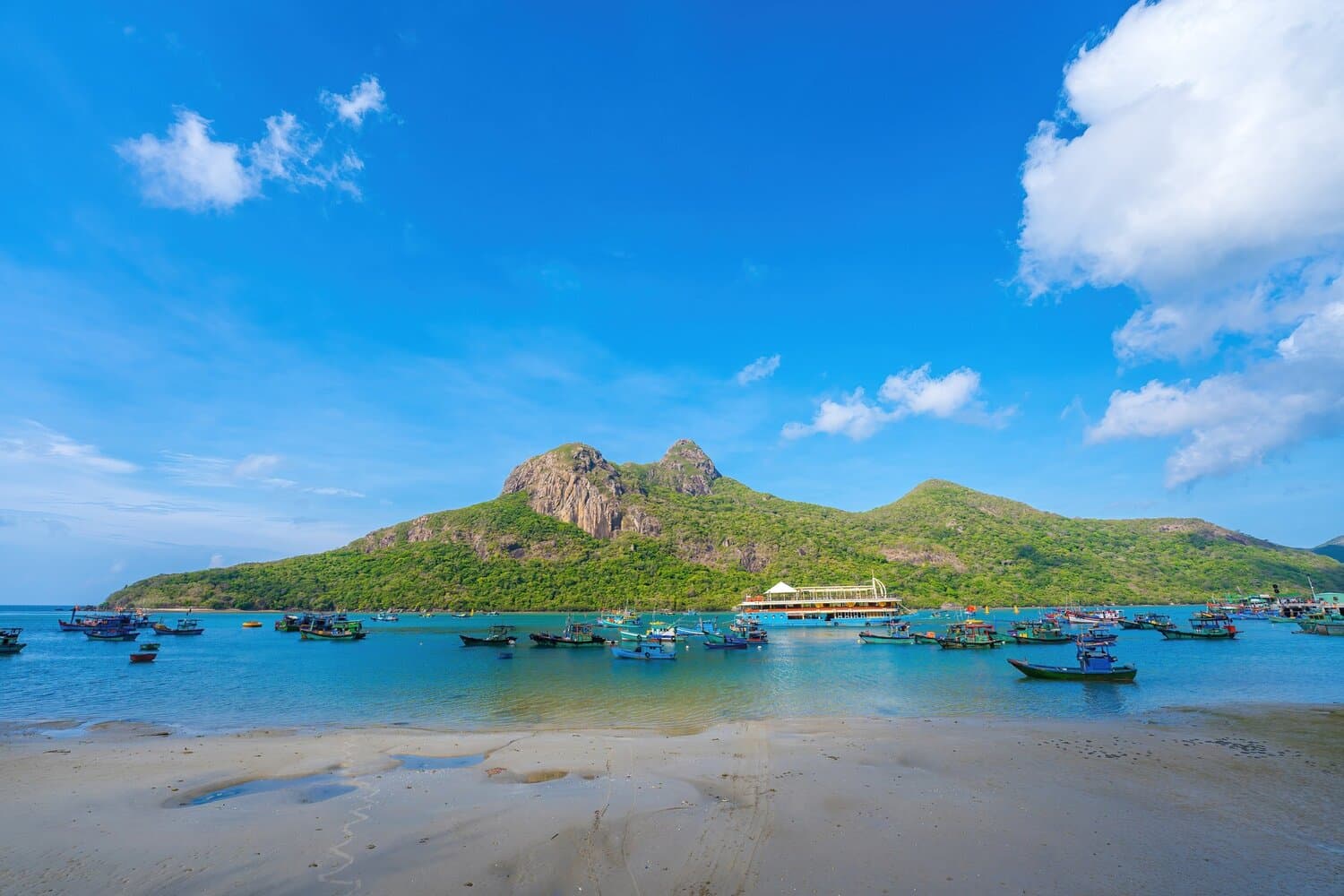 CÔN ĐẢO 2 NGÀY 1 ĐÊM