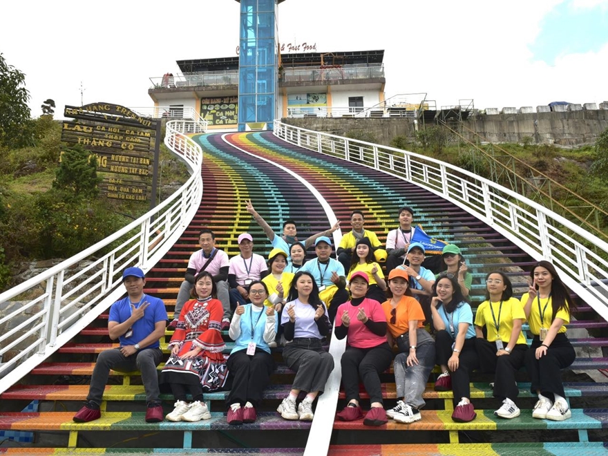 Vé Tham Quan Khu Du Lịch Cầu Kính Rồng Mây