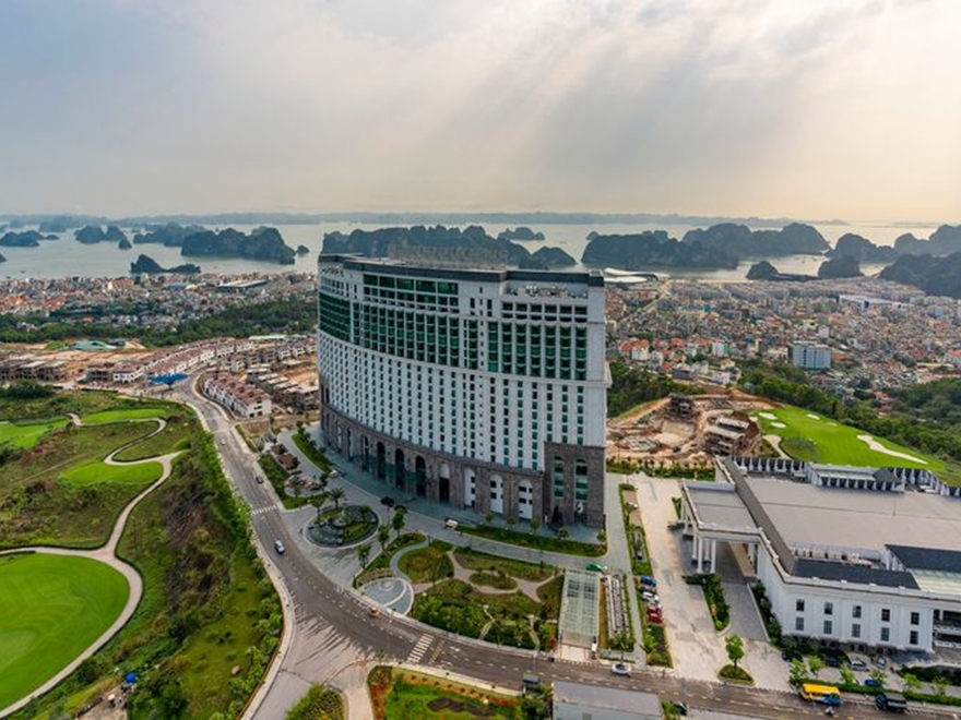 Combo 2N1D Tại Quảng Ninh : Nghỉ Đêm Tại FLC Halong Bay Golf Club & Luxury Resort, Cáp Treo Yên Tử Và Du thuyền thăm Vịnh Hạ Long