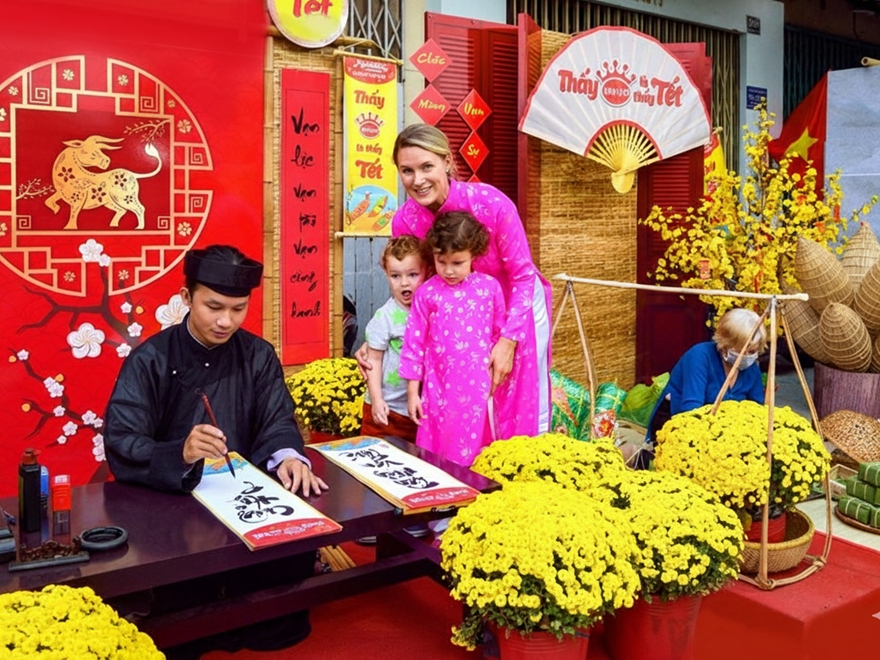 Tour Tết Với Người Sài Gòn - "Tây Ăn Tết Ta" 