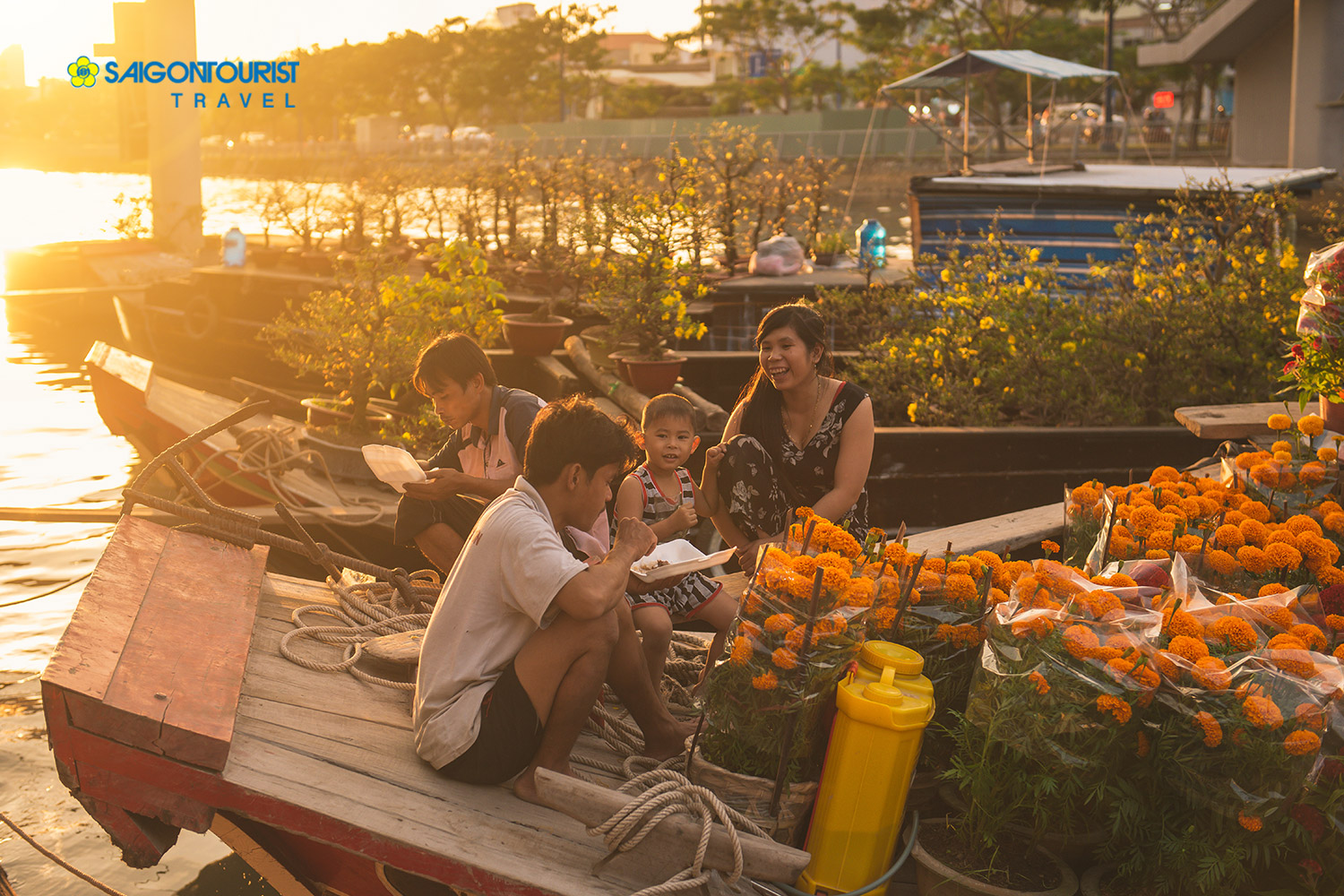 Tour Sài Gòn "Chớm" Tết 