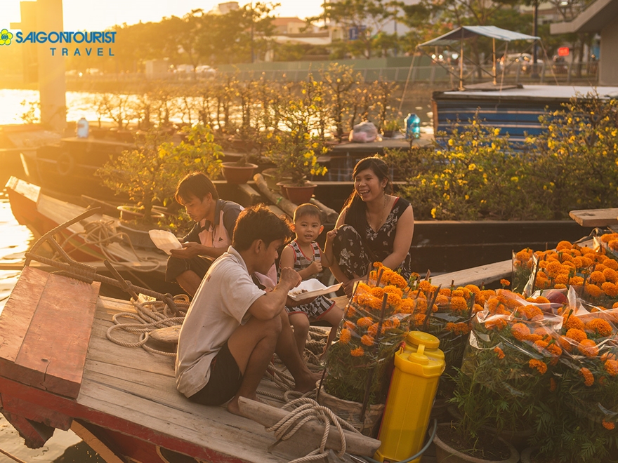 Tour Sài Gòn "Chớm" Tết 