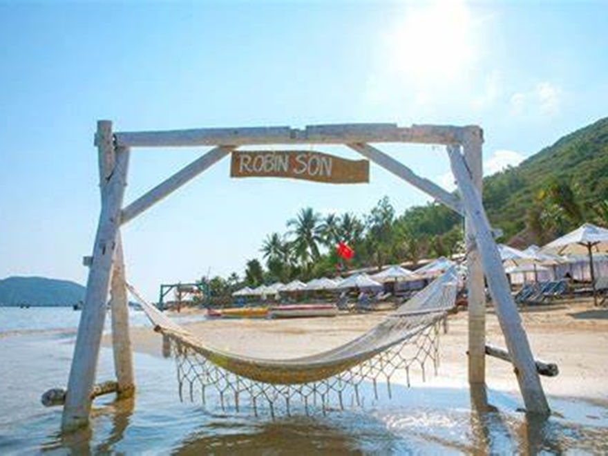 Tour Ngang Hang Yến - Robinson - Làng Chài Bích Đầm - Hòn Tằm 01 Ngày