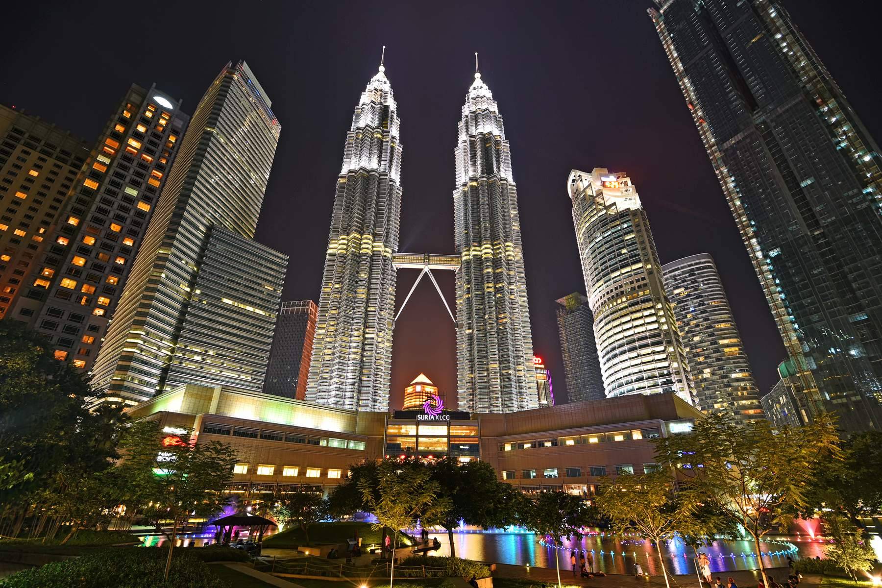 MALAYSIA - SINGAPORE (Kualalumpur City - Malacca - Gardens By The Bay - Flower Dome - Cloud Forest - Singapore Oceanarium - Wings Of Time) 