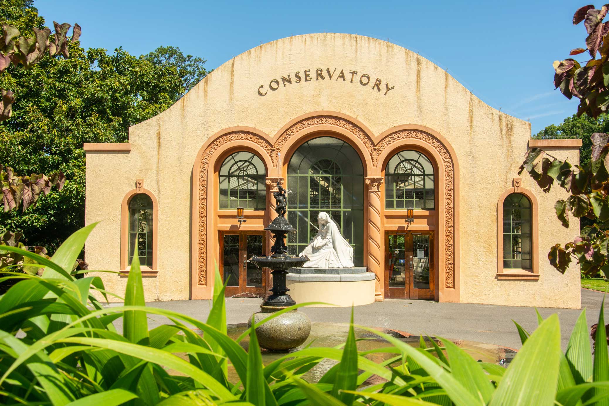 Úc (Sydney- Melbourne) Thưởng thức bữa trưa trên tháp Sydney & Trải nghiệm hái trái cây