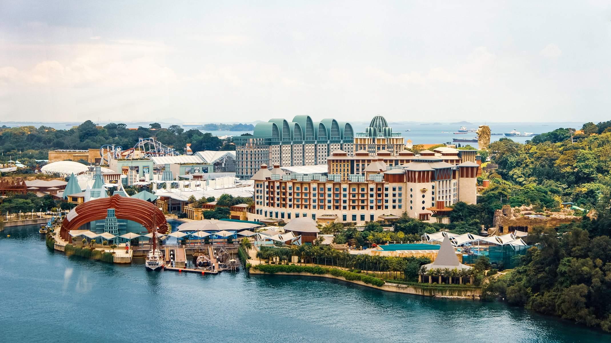 SINGAPORE (Gardens By The Bay - Wings Of Time - Flower Dome - Cloud Forest - Universal Studios)