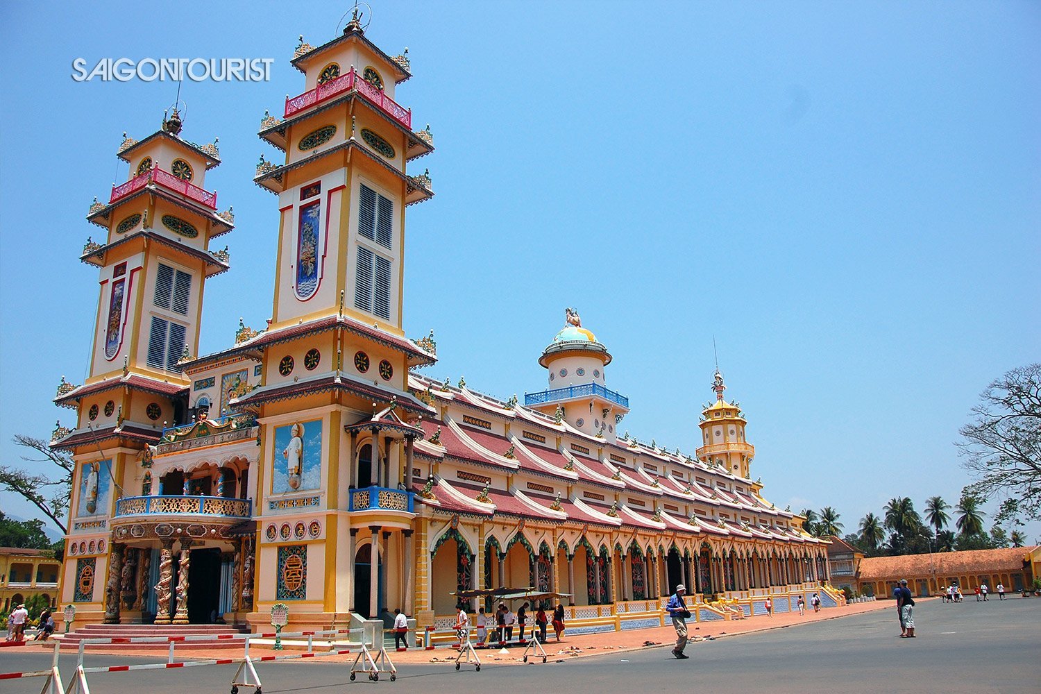 Tây Ninh - Tòa Thánh - Vườn Dâu Tằm Ba Phong - Cáp Treo Sunworld Bà Đen