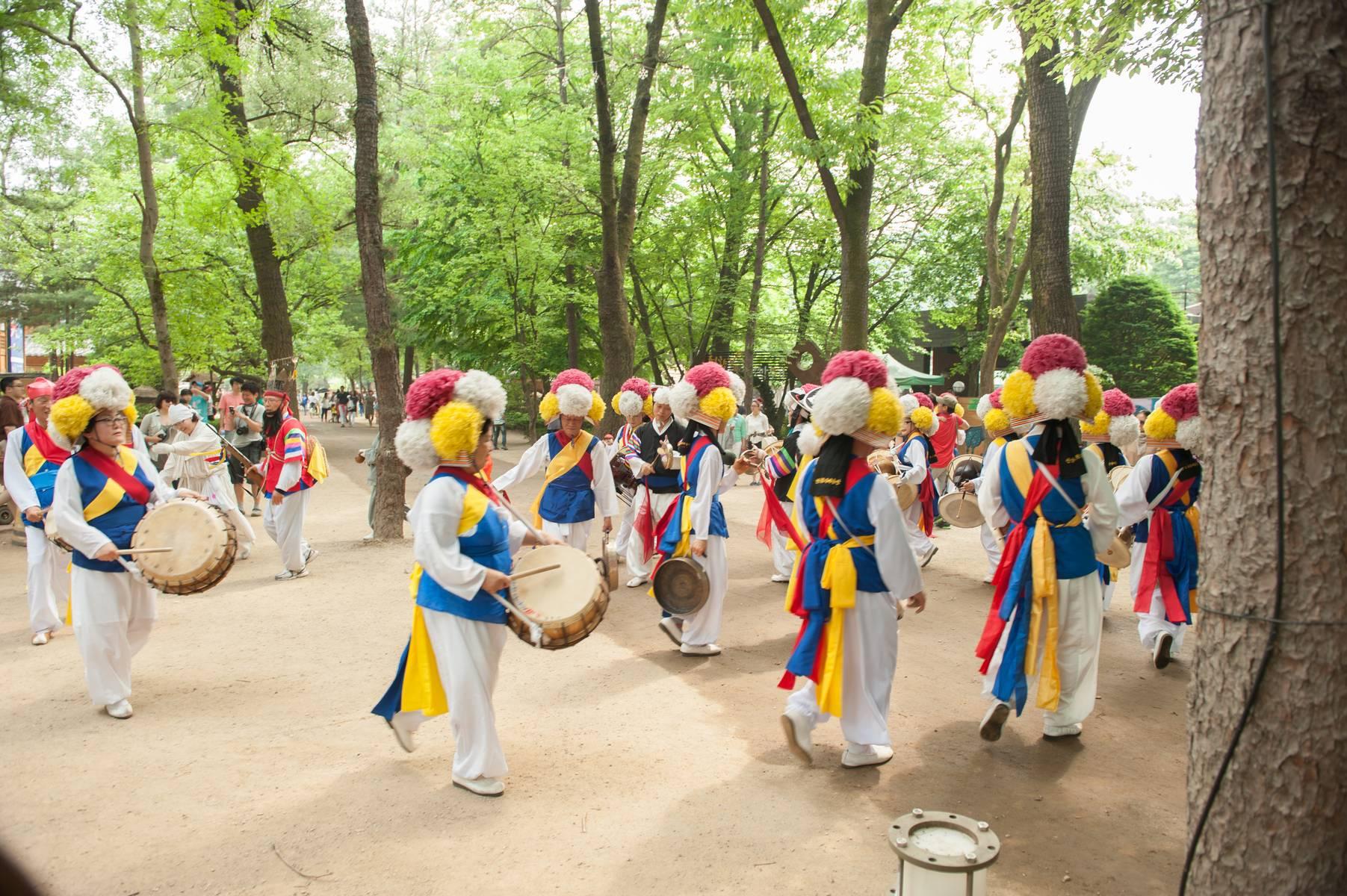 Hàn Quốc (Seoul - Nami - Cố Cung Gyeongbokgung - Thủy Cung Coex Aquarium - Painters Hero Show - Thư Viện Coex Starfield)