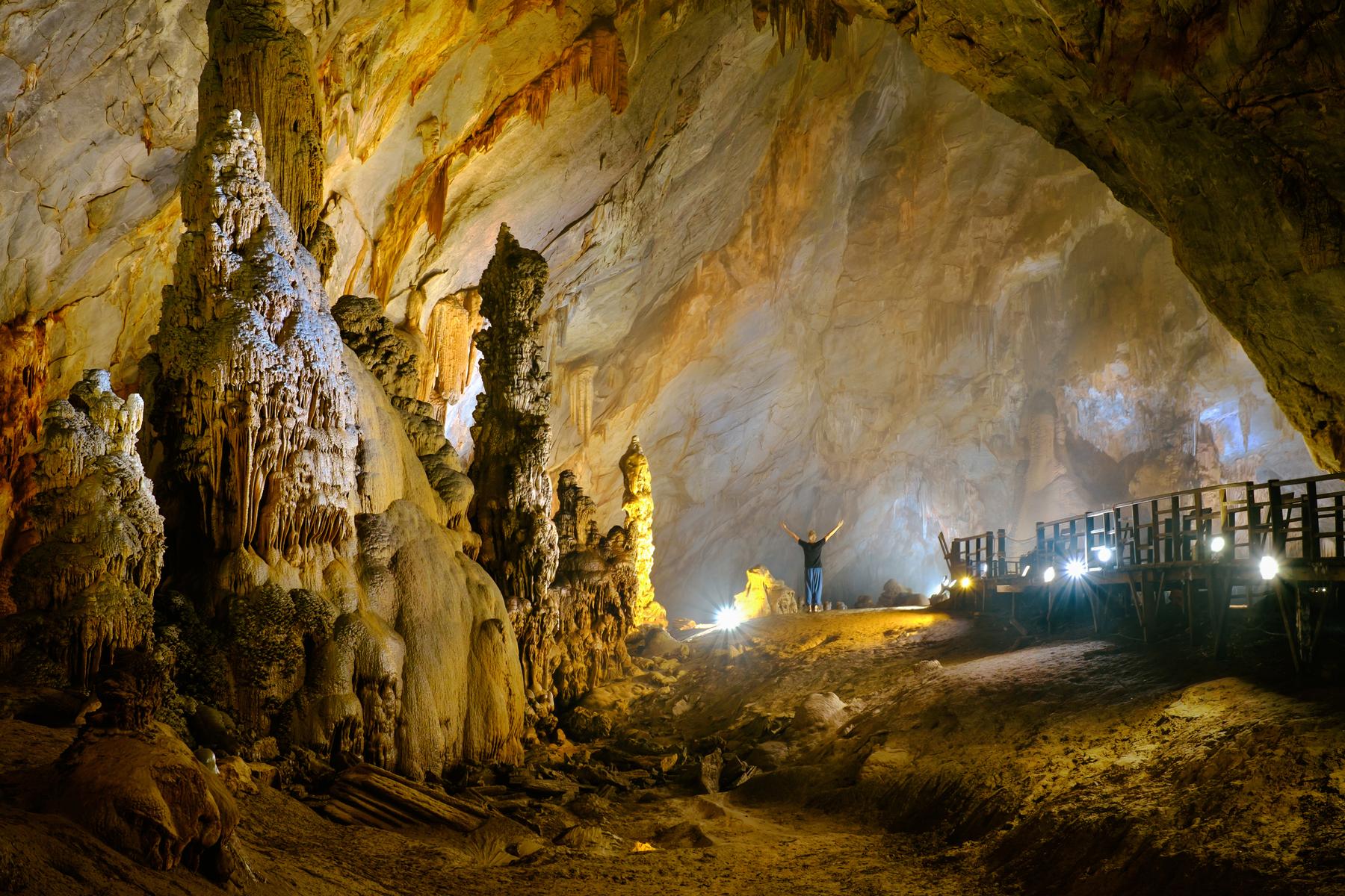 Đà Nẵng - Hội An - Khu Du Lịch Bà Nà Hills - Động Phong Nha - Huế