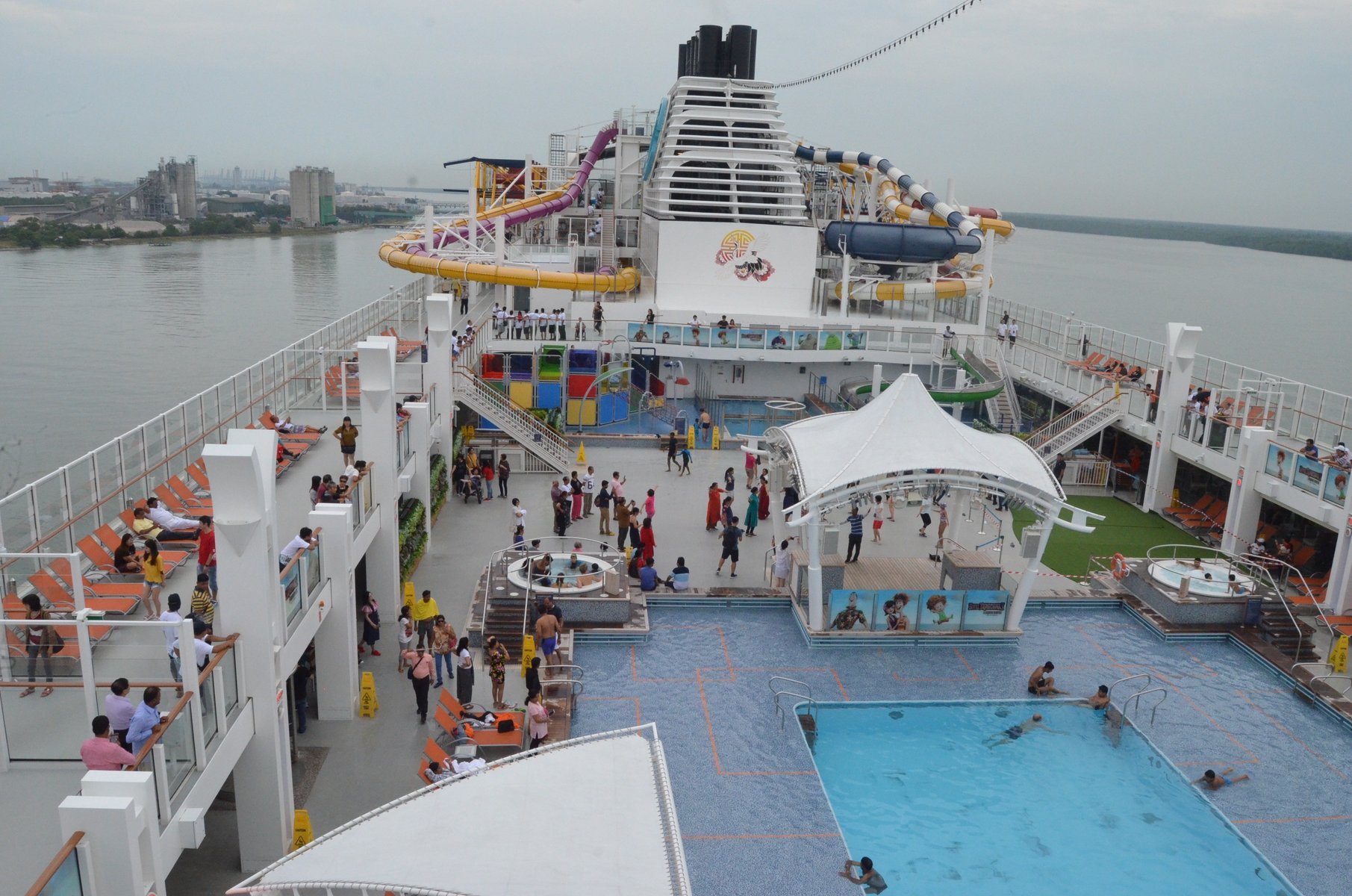 Du Thuyền Genting Dream 5 Sao: Hải Trình Singapore - Malaysia (Melaka)