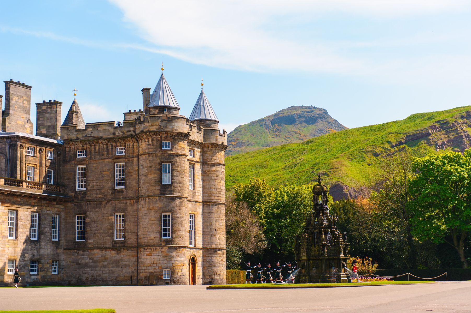 Anh - Scotland (Edinburgh - Glencoe - Inverness - Glasgow - Manchester - Liverpool - Stratford Upon Avon - Oxford - London)