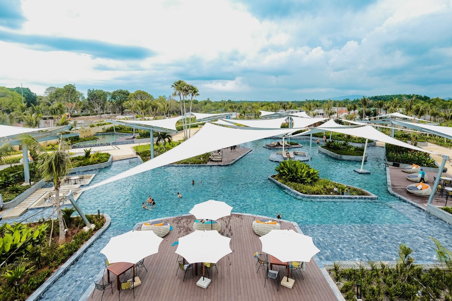 Vũng Tàu - Bạch Dinh – Công Viên Nước Giải Trí Sun World - Minera Hot Springs Bình Châu – Cầu Hampstons Pier
