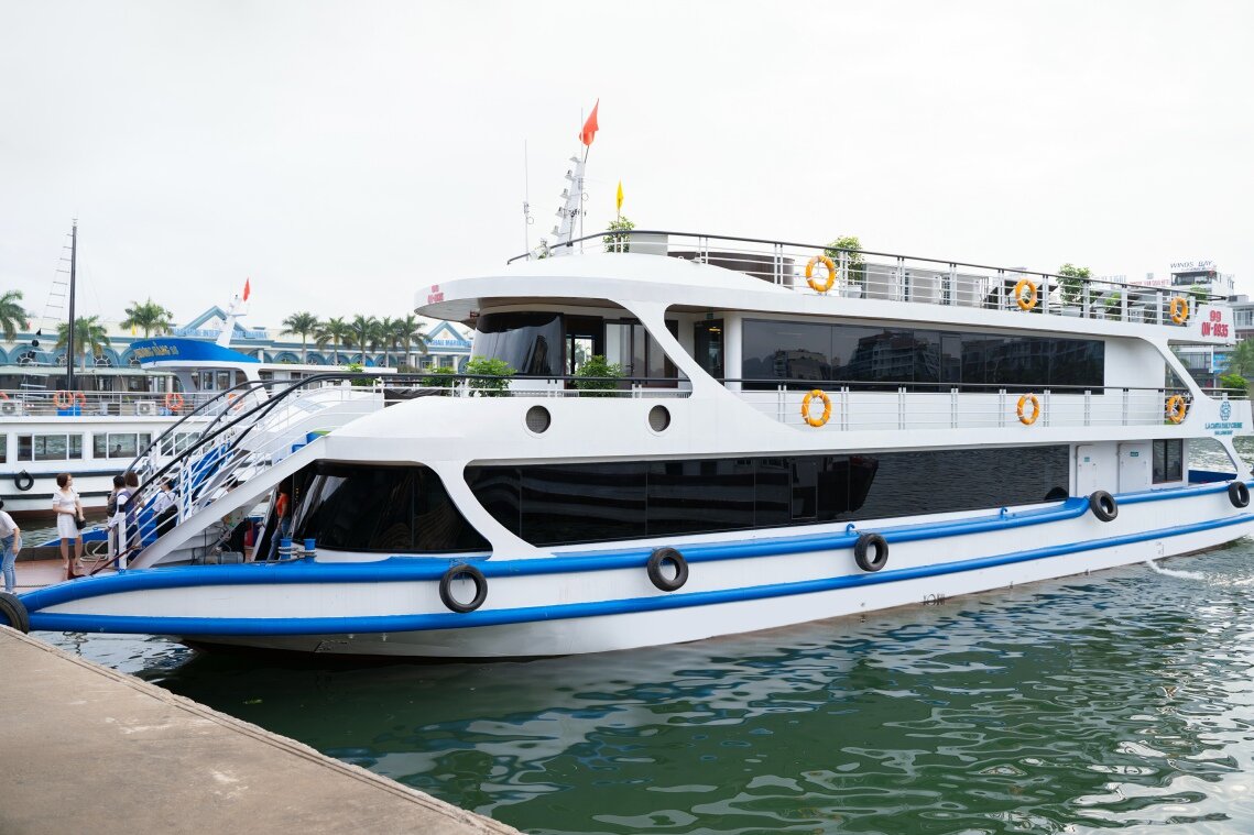 Tour du thuyền LACASTA - Hạ Long