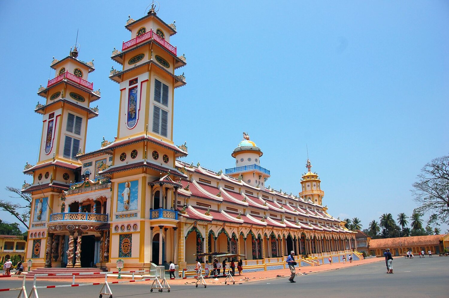 Tây Ninh - Tòa Thánh - Vườn Dâu Tằm Ba Phong Cáp Treo Sunworld Bà Đen