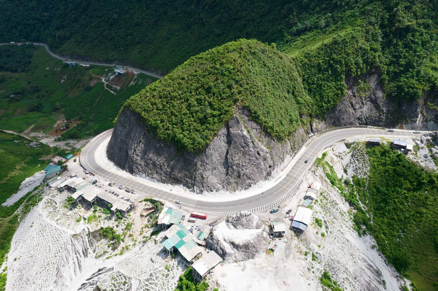HÒA BÌNH – CẦU KÍNH BẠCH LONG (MỘC CHÂU) – ĐIỆN BIÊN – LAI CHÂU - SAPA