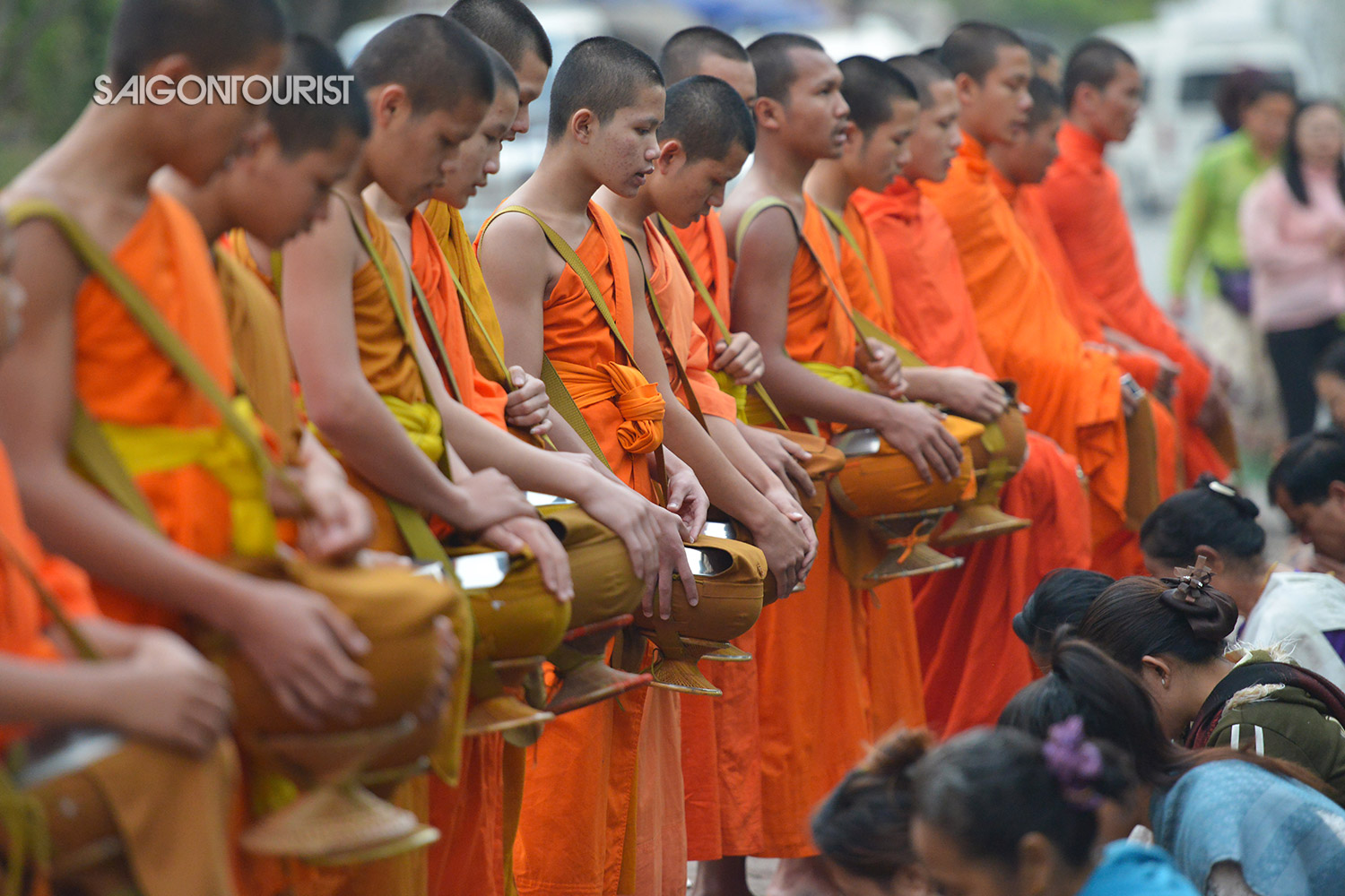 Du Lịch Lào- Lễ Hội Té Nước (Viêng Chăn –  Luang Prabang – Vang Viêng)